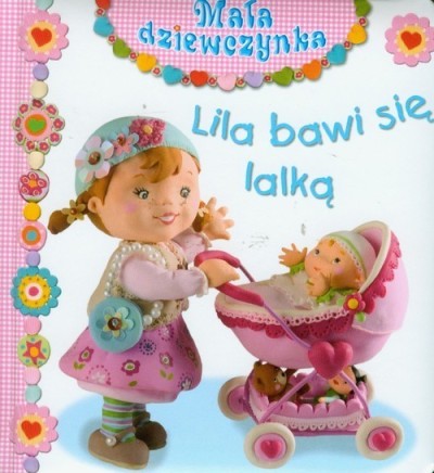 Lila bawi się lalką. Mała dziewczynka